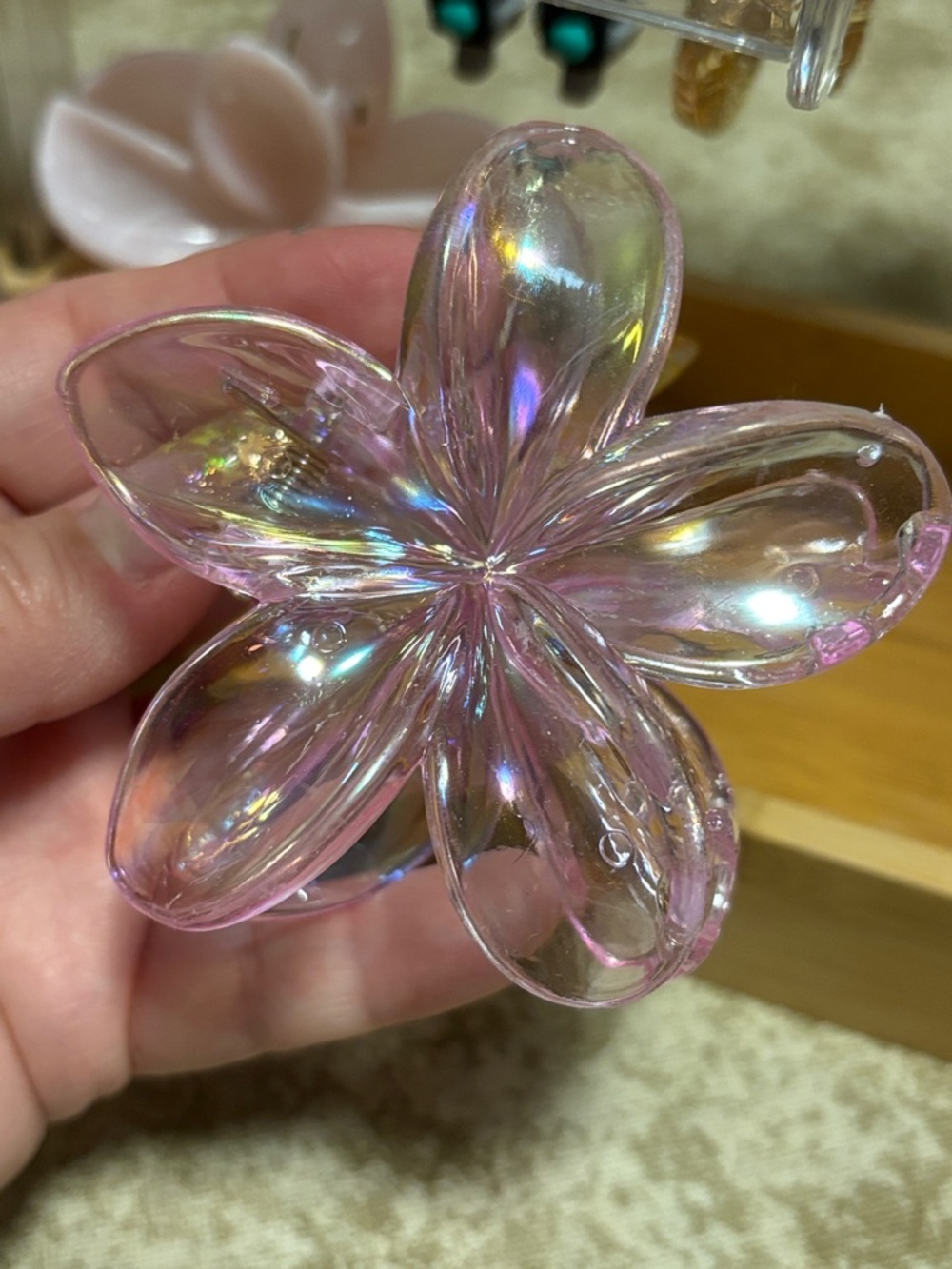 Iridescent Pink Acrylic Flower Hair Clip 🆕 - Picture 2 of 4